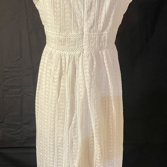 Q & A Maternity Dress Medium White Lace Sleeveless Midi Sleeveless NWT - Picture 5 of 10